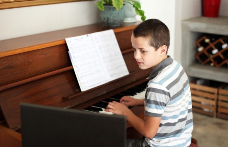 how-to-choose-the-best-online-piano-tutor-worldgettogether